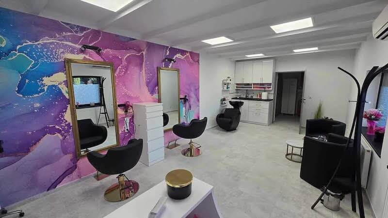 Salon fryzjerski - inspiracje na wnętrze z wykorzystaniem nietuzinkowej tapety